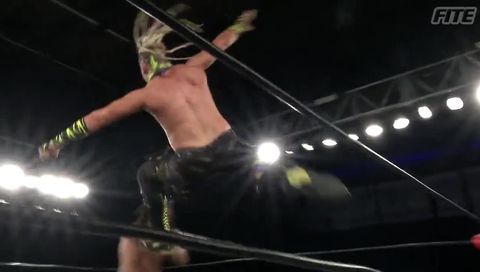 ROH #383 - Highflying Facade gets the drop on Eli Isom